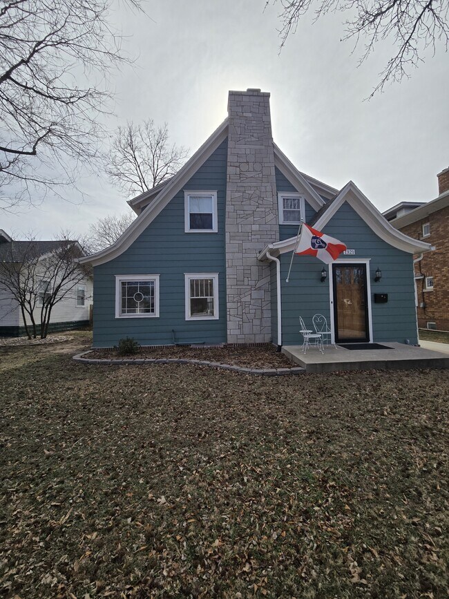 Foto del edificio - 1321 W Univ Ave