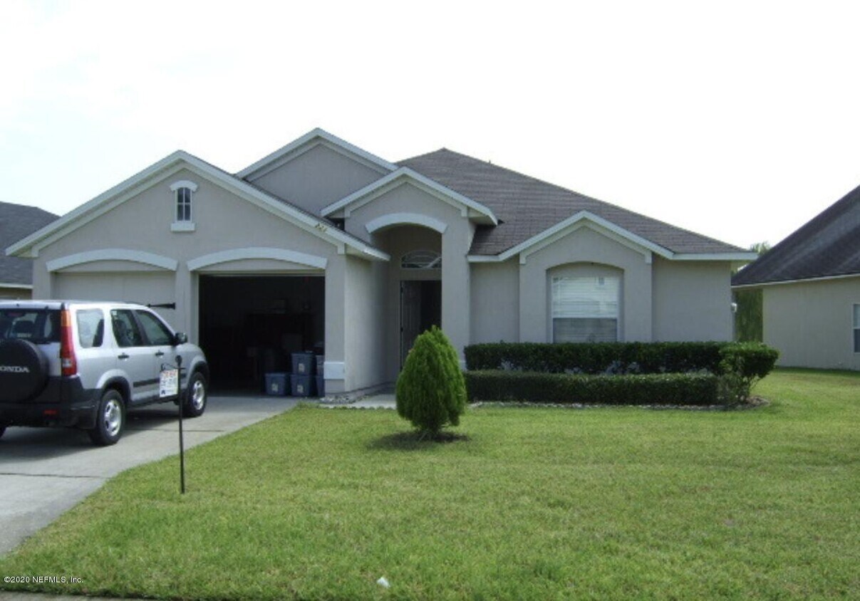 Primary Photo - 221 Brookchase Ln W