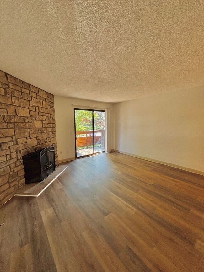 Foto del edificio - Spacious Green Mountain One Bedroom w/Pool...