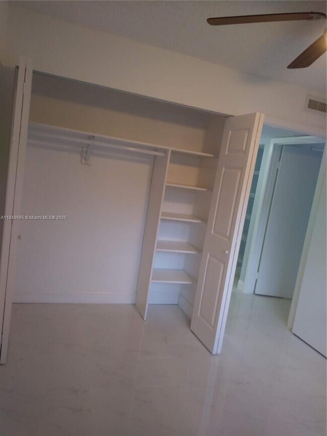Foto del edificio - 20680 NE 4th Ct