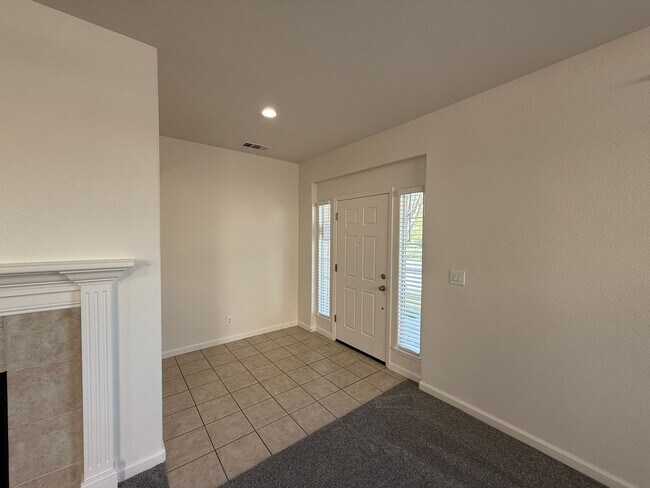 Foto del edificio - Updated single story in La Loma neighborhood!