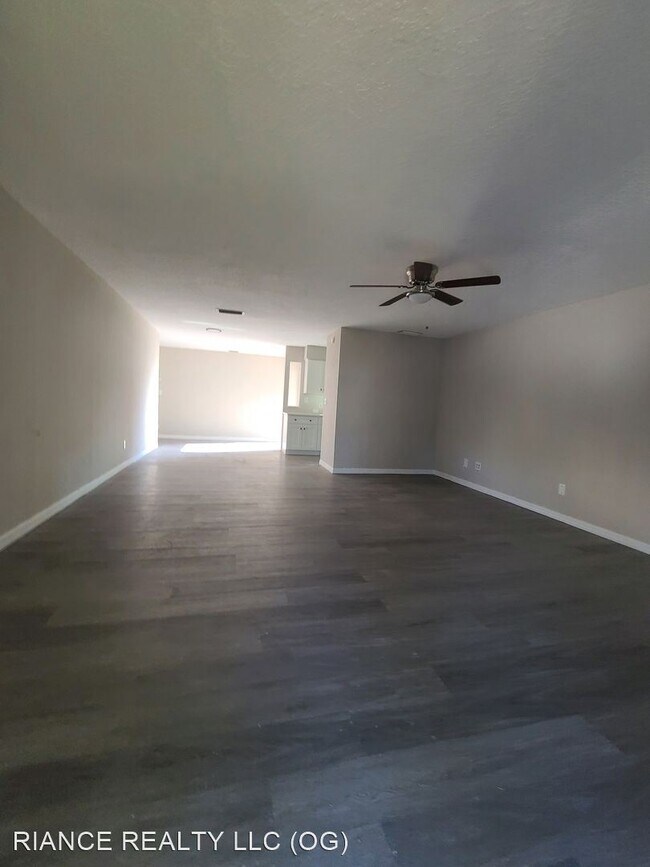 Building Photo - 4 br, 3 bath House - 32 LAKE DRIVE