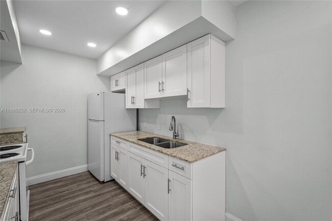 Building Photo - 245 NE 191st St