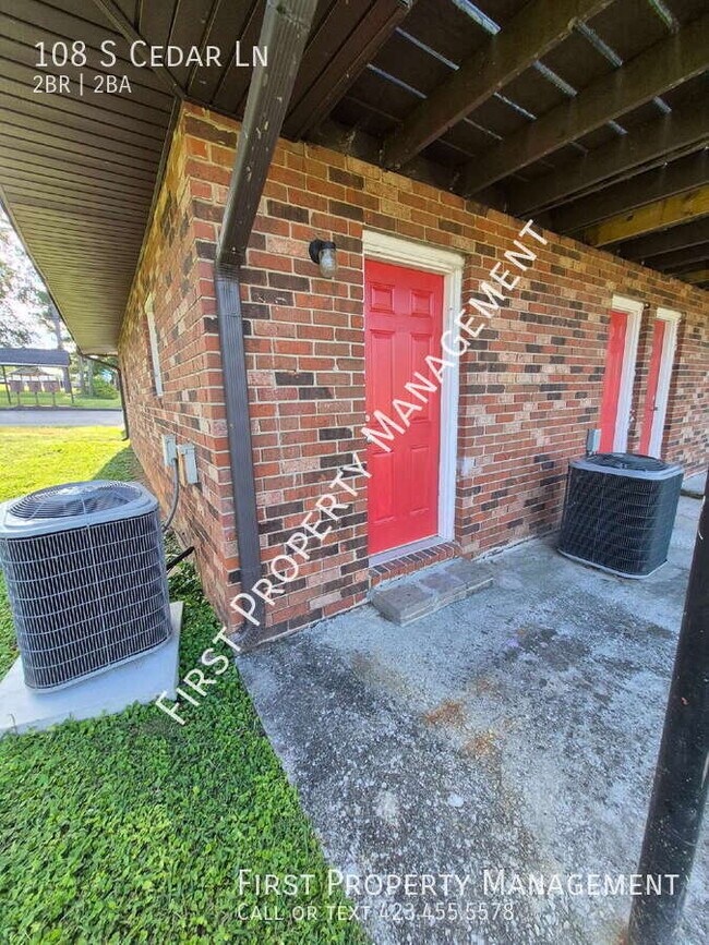 Building Photo - 108 S Cedar Ln