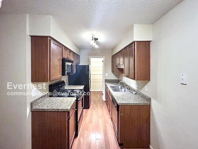 Foto del edificio - 1906 Patton Creek Ln