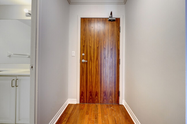 Building Photo - 1 Elm Dr W