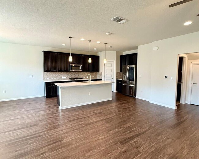 Building Photo - 14004 Hedera Dr