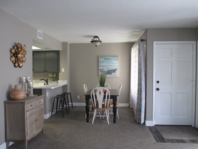 Building Photo - Lompoc Village Townhouse
