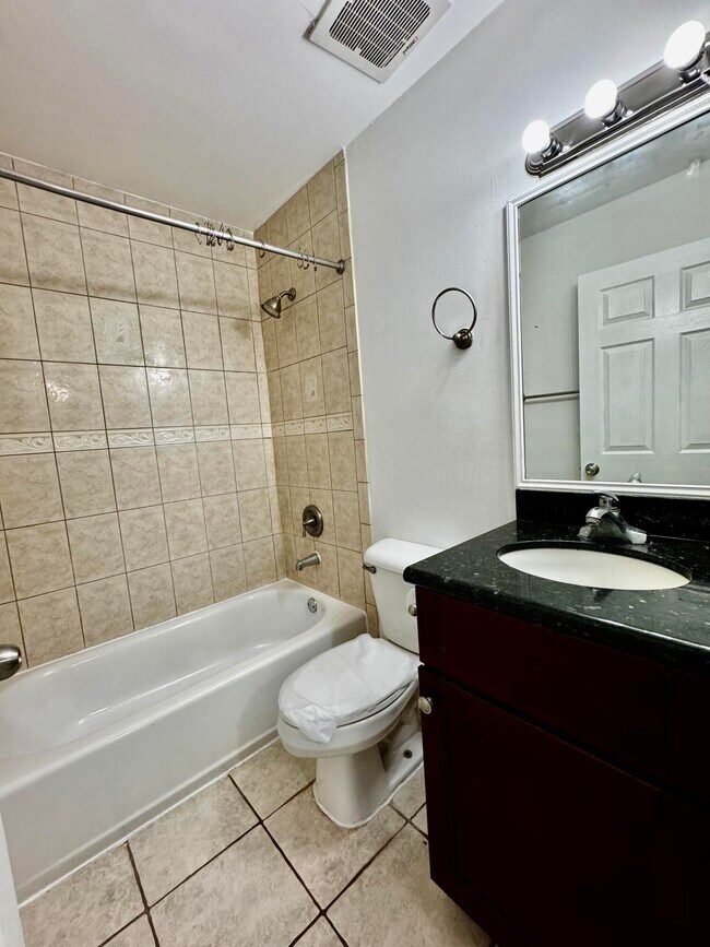 Foto del edificio - 994 Lake Terry Dr