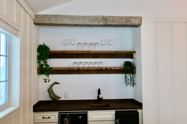 Foto del edificio - NEWLY Designed & Furnished Modern Farmhous...