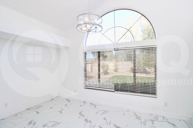 Foto del edificio - 7574 W Marlette Ave