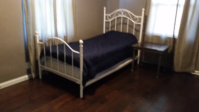 Building Photo - 2333 E Michigan St