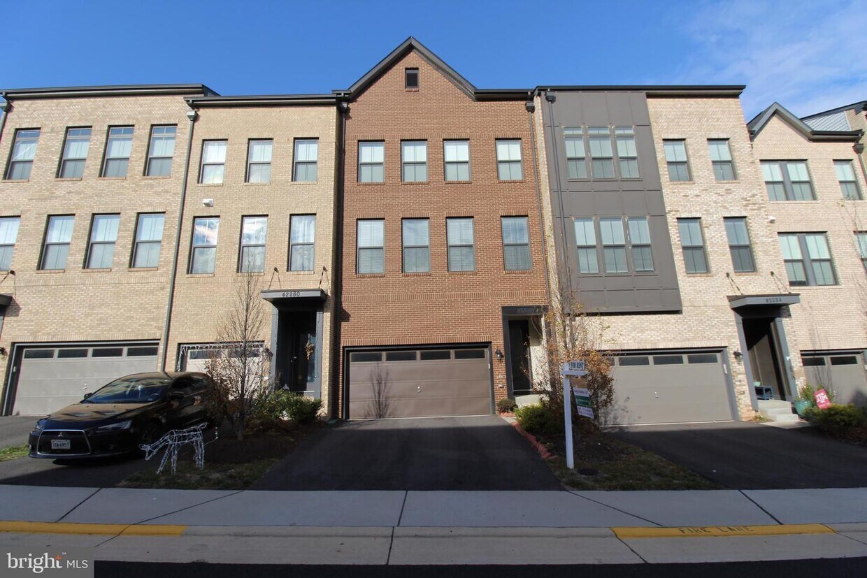 42282 Crawford Ter, Brambleton, VA 20148 Townhome Rentals in Brambleton VA