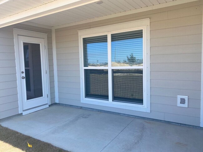 Foto del edificio - Spacious, Modern Home Convenient to Shopping, Parks, Schools & Tyndall AFB! *SPECIAL: 1/2 OFF 1st...