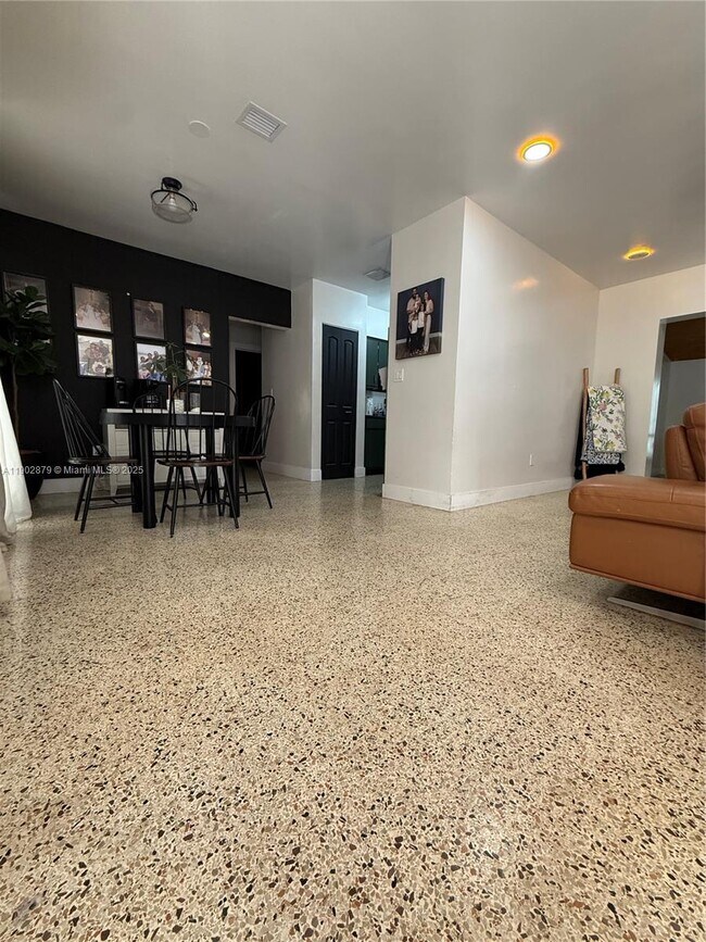 Foto del edificio - 6464 W 11th Ave
