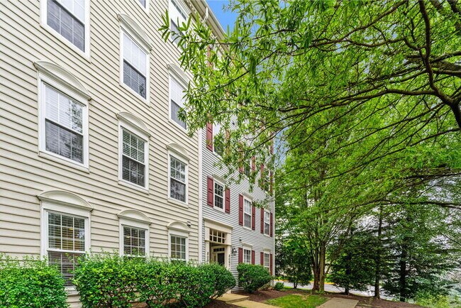 Building Photo - 8099 Gatehouse Rd