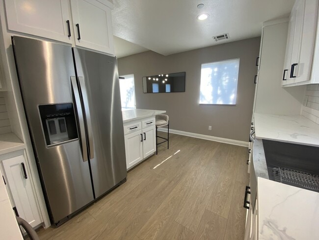 Building Photo - 14322 Dickens St