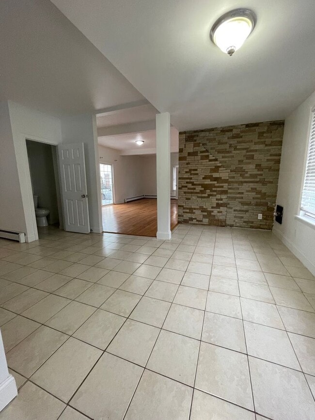 Photo - Bright, Spacious Single Family in Central Lowell, 4/5 Bedrooms, Off-street parking House