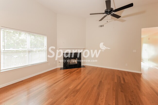 Building Photo - 204 Mystic Hollow