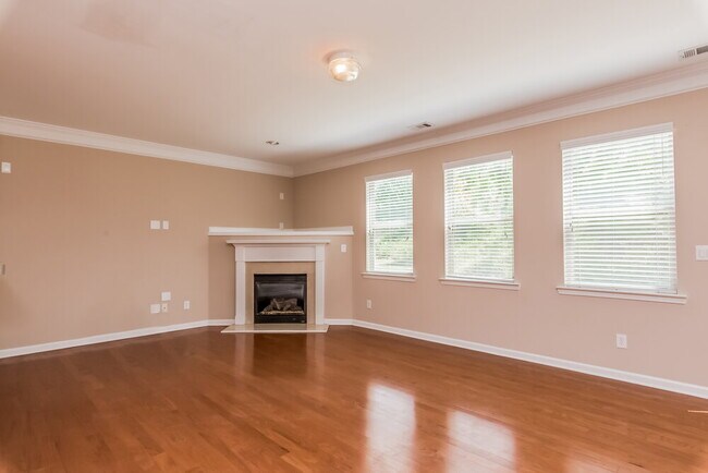 Building Photo - 206 Shaw Dr