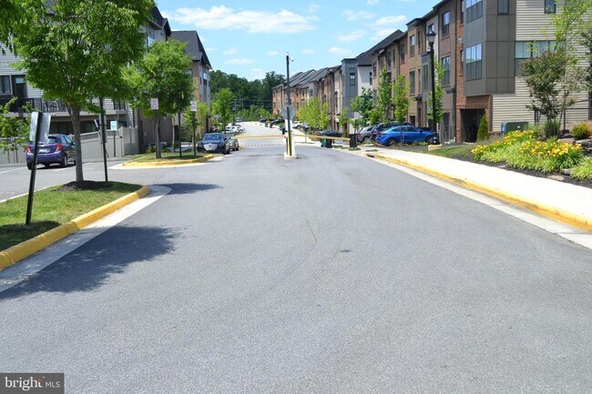 Building Photo - 6301 Edsall Rd