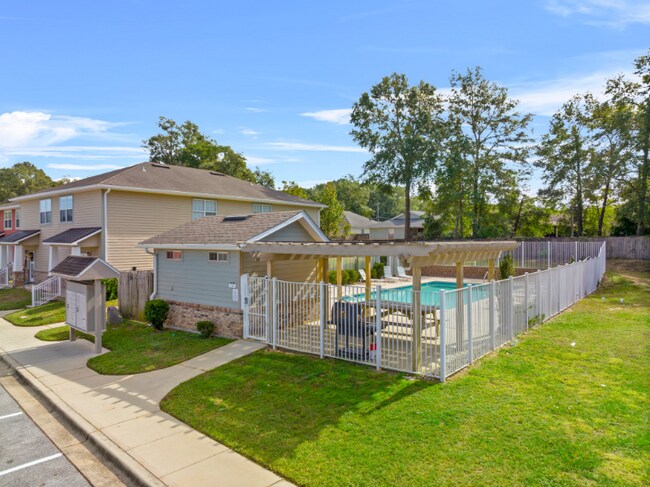 Foto del edificio - 813 Arbor Lake Dr