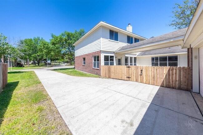 Building Photo - 3229 Bend Willow Lane