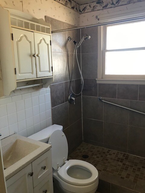 Building Photo - 3356 Russell Ave