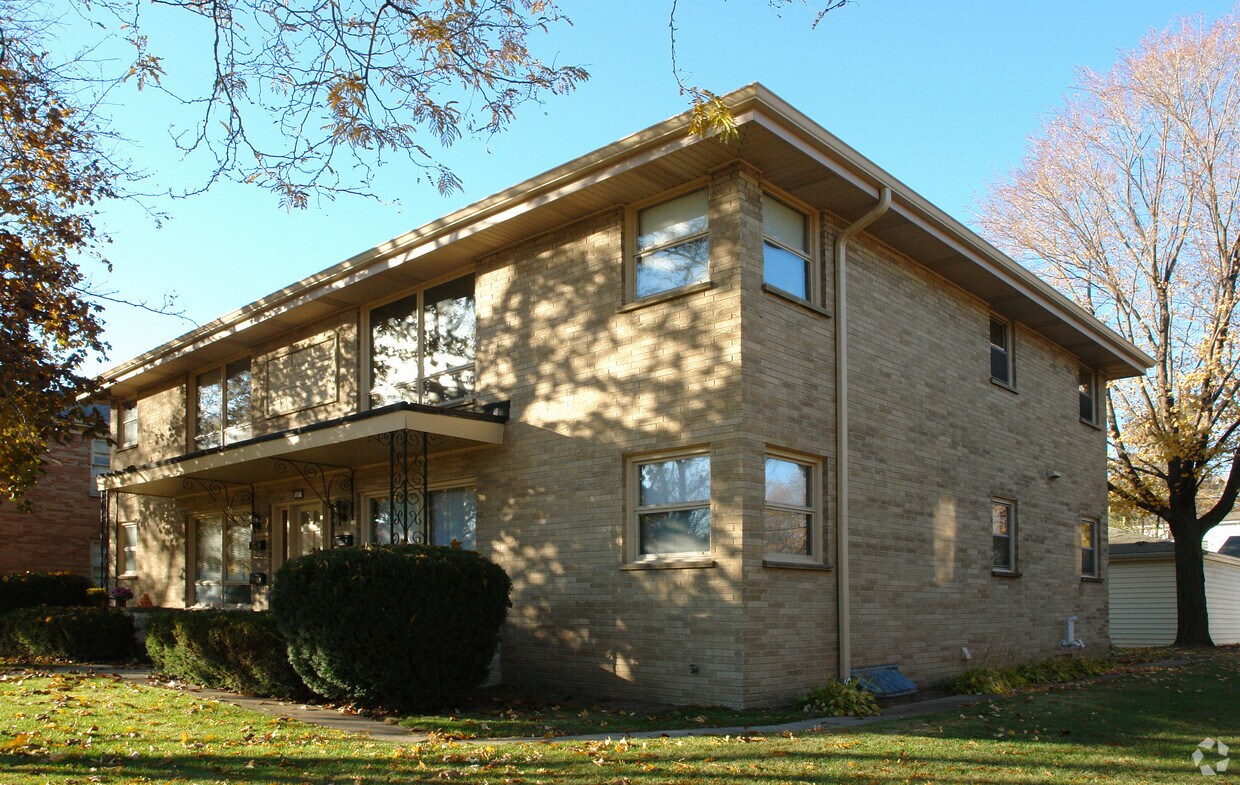 Primary Photo - 10304 W North Ave