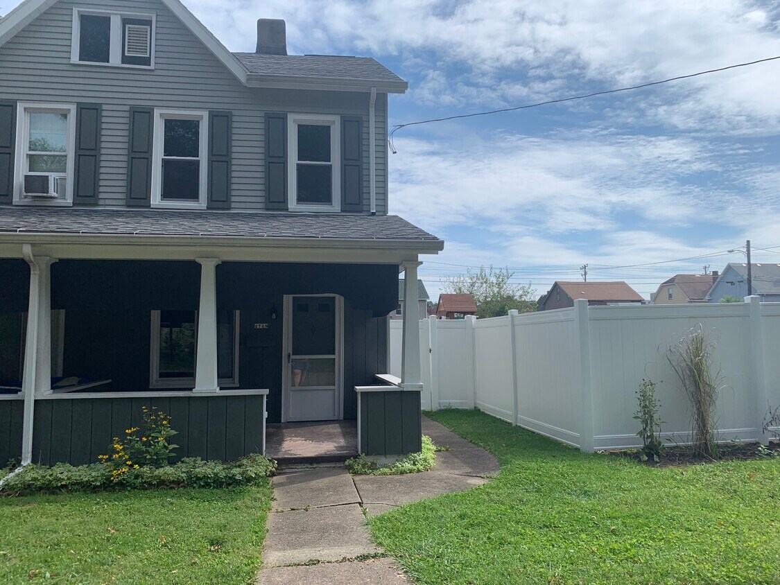Primary Photo - 1718 Riverside Dr