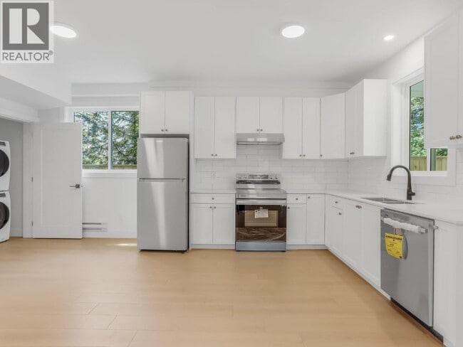 Building Photo - 3553 Monson Cres