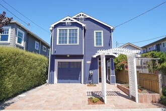 Building Photo - 627 Stannage Ave