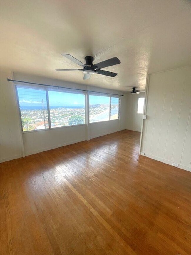 Foto del edificio - 3 Bedroom / 1 Bath home in Kaimuki