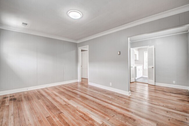 Building Photo - Renovated Home for Rent 5 Minutes From U o...