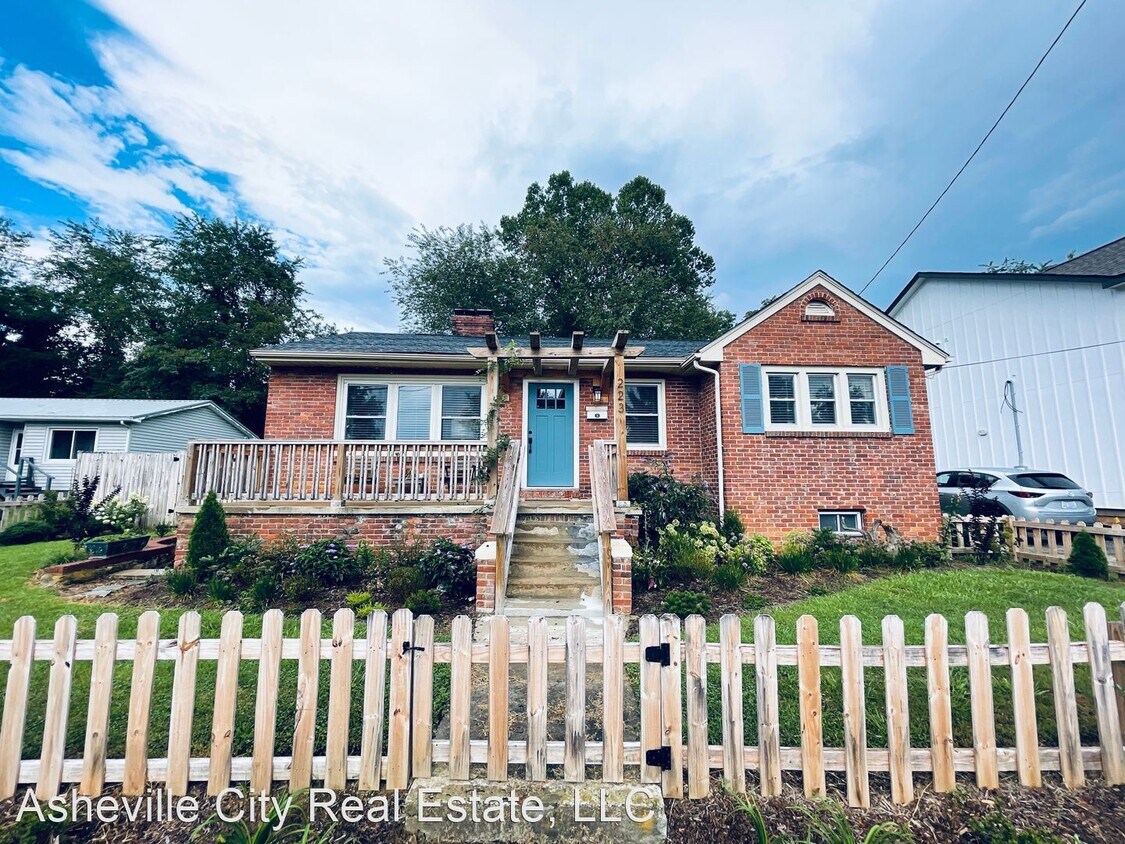 Primary Photo - 3 br, 2 bath House - 223 Fayetteville Street