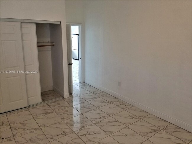 Foto del edificio - 48 NW 23rd Ave