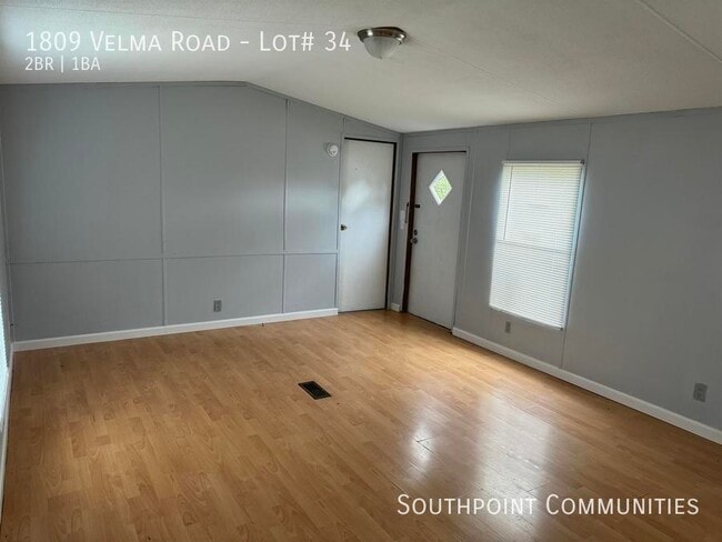 Building Photo - 1809 Velma Rd