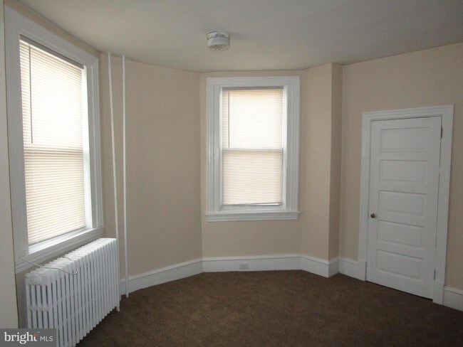 Foto del edificio - 5358 Woodland Ave