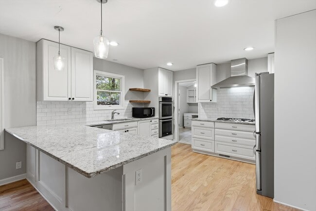 Foto del edificio - 1901 Scenic Dr