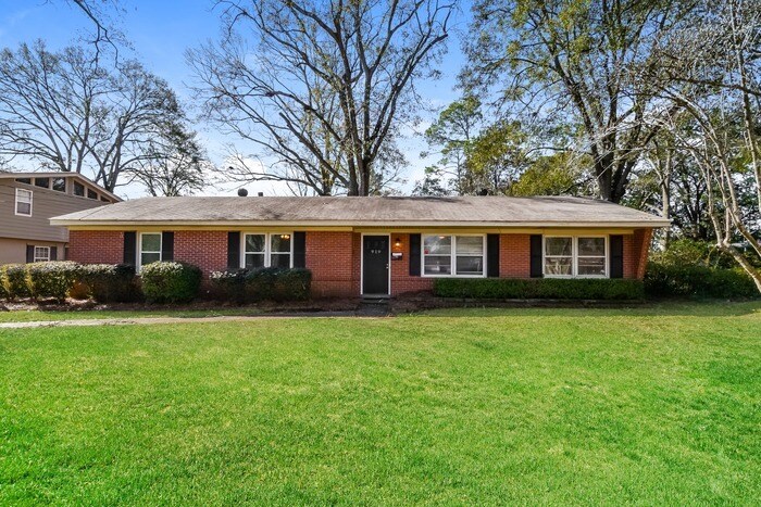 Foto del edificio - Classic 4 Bedroom Home!