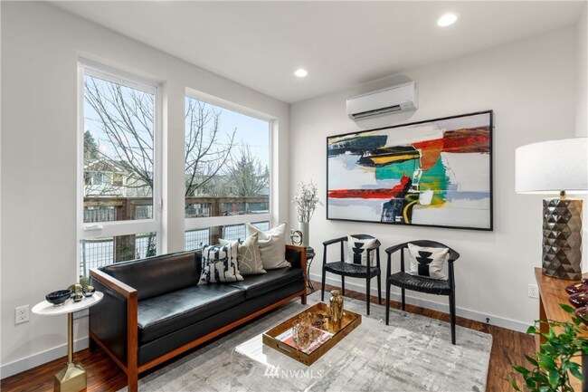 Foto del edificio - 10712A Greenwood Ave N