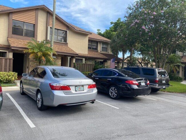 Foto del edificio - 3961 Cocoplum Cir