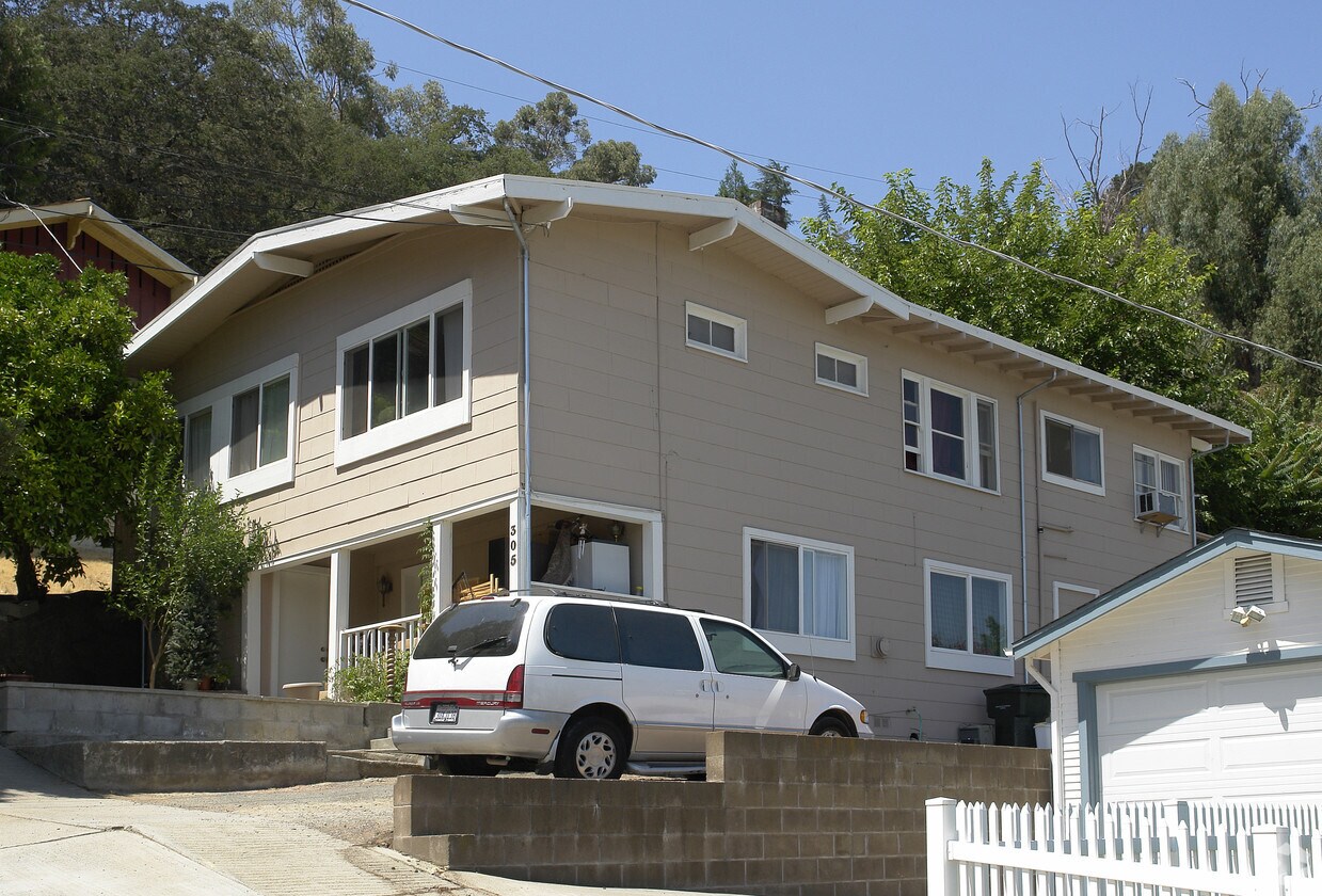 Primary Photo - 1435 Richardson St