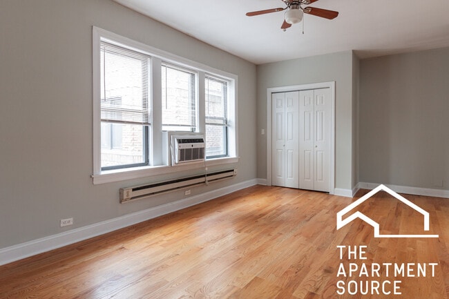 Foto del edificio - 3755 N Pine Grove Ave