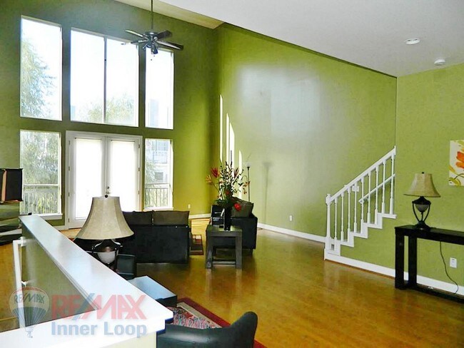 Foto del edificio - 1334 Dowling St