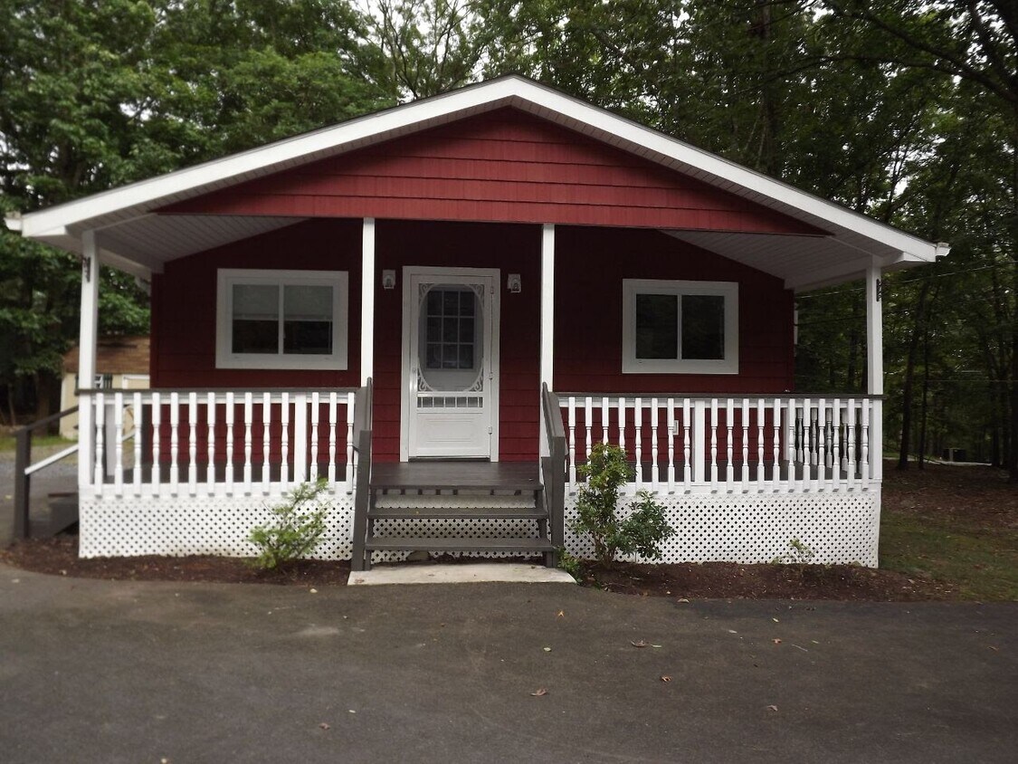 208 Scenic Dr, East Stroudsburg, PA 18302 House Rental in East