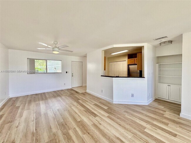 Foto del edificio - 3449 NW 44th St