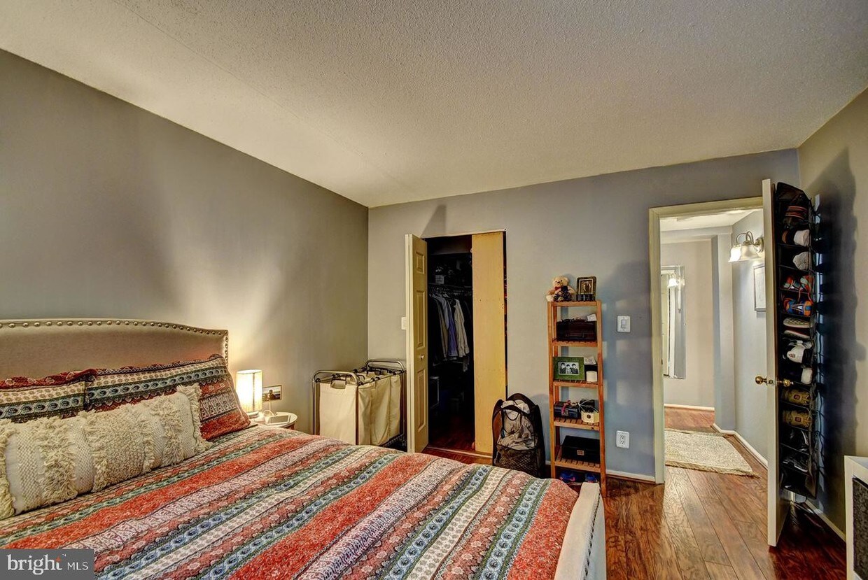 Foto principal - 7640 Provincial Dr