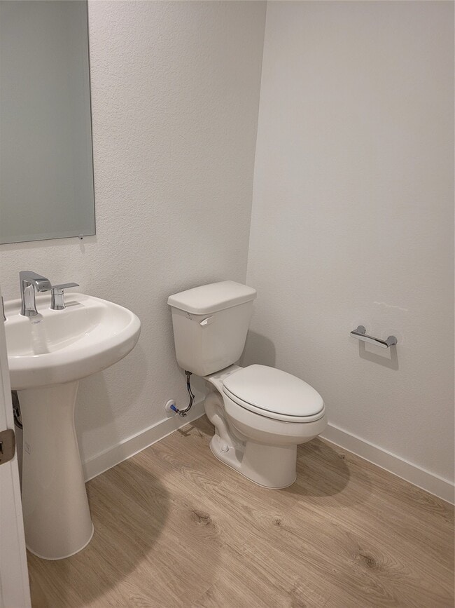 Building Photo - 4947 Oakwood Dr