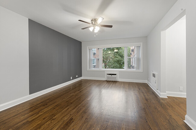 Building Photo - 7634 N Eastlake Terrace